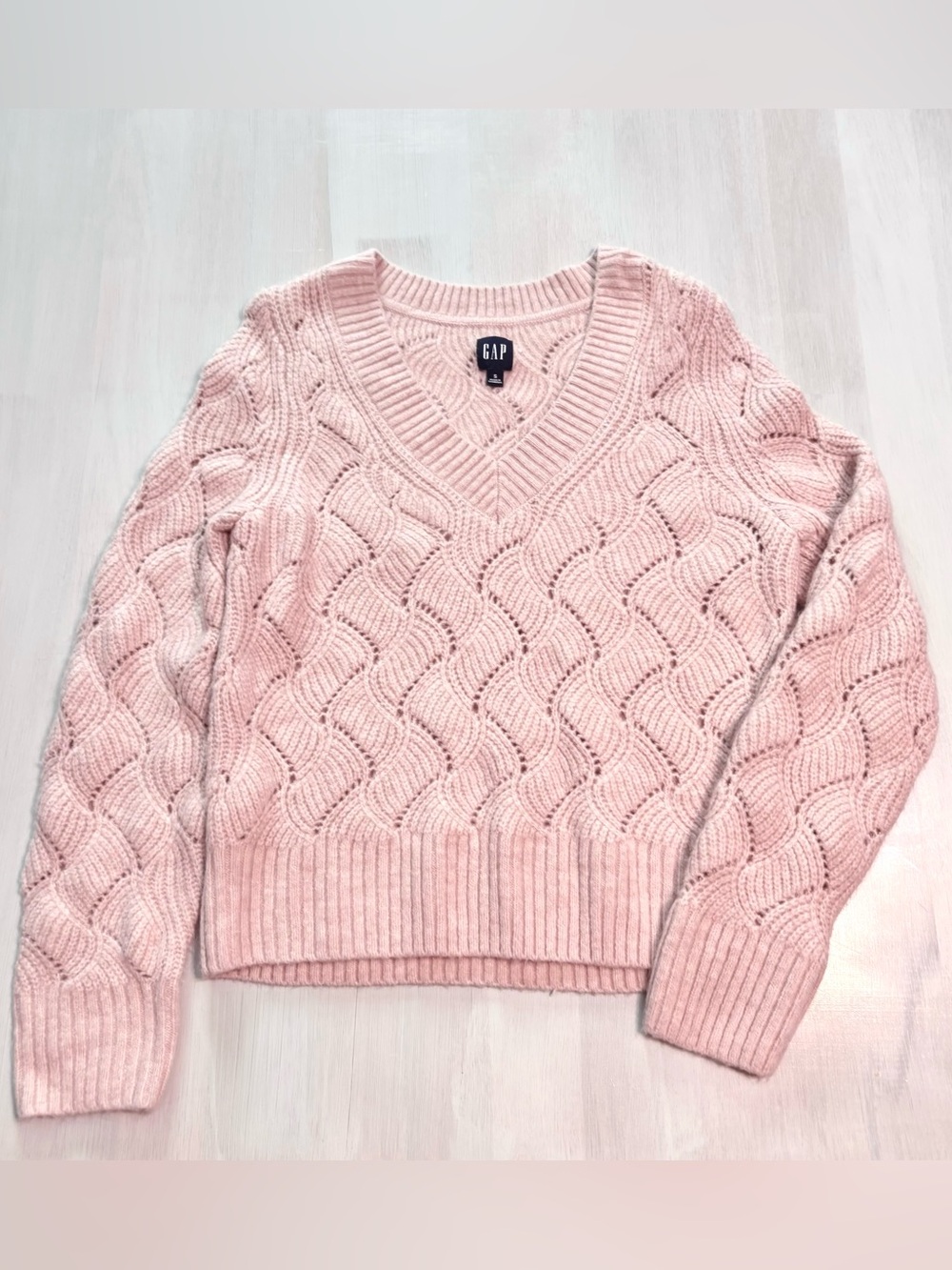 GAP Women’s Cable knit V-neck Sweater Pink Size Small Relaxed Fit NEW